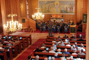 Vuonna 2011 Kesäillan kirkko järjestettiin Lapuan Tiistenjoella. Tiistenjoen yli 400 paikkainen kirkko oli lähes täynnä tapahtuman osanottajia. Kuva: Raimo Latvala.